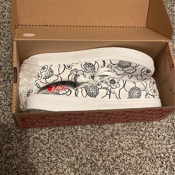 Vans - Picture 3 of 4